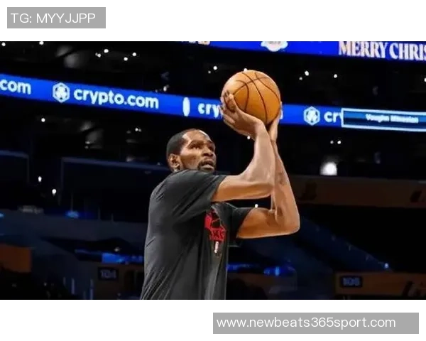 杜兰特赞伊森与小贾底角三分能力出色对手防守也难阻突破攻筐